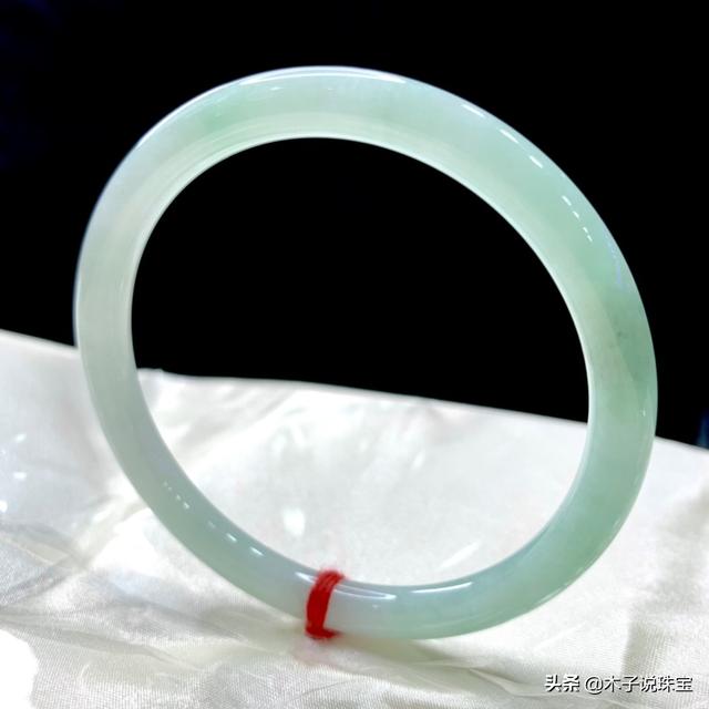 2000块的玉镯是真的吗,2000元能买个什么样的翡翠？