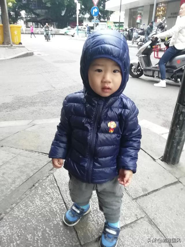 摔婴儿事件:宝宝不小心摔跤了，你是抱怨呢？还是怎么办？