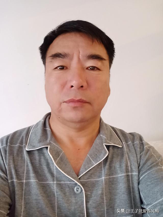 两鬓有白发什么原因？