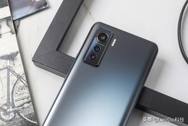 直面屏5g手机最好的是哪款（覆盖率最强频段齐全的5G手机）