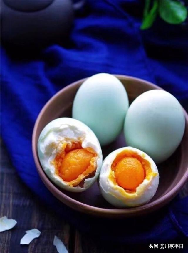 腌鸡蛋为何要密封白酒，腌鸡蛋15天了，为什么只有酒味而没盐味？