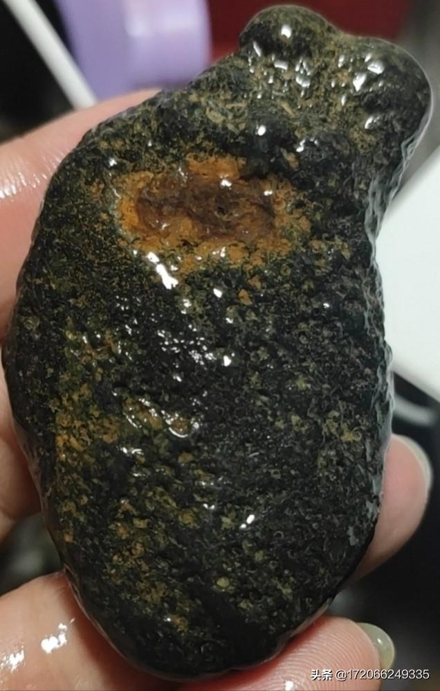 现在陨石市场乱,真假难辨,几块钱就能买一块陨石了,你认为该怎么杜绝假货？