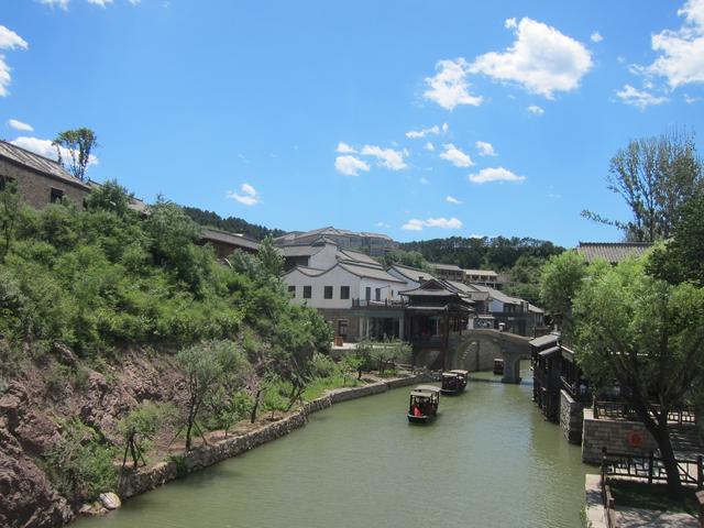 北京郊区<a href=https://maguai.com/list/52-0-0.html target=_blank class=infotextkey>旅游</a>:想去京郊游，有哪些有山有水住宿好的地方推荐？