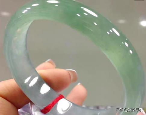 翡翠手镯染色怎么鉴定,如何鉴别抛光粉手镯和翡翠饰品？