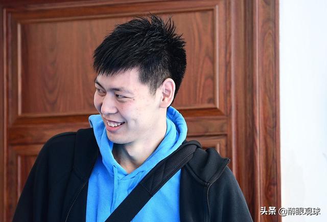 韩德君抱起潘长江:为什么韩德君说训练场上不会照顾任何人