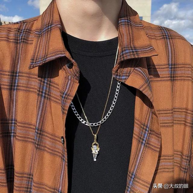 怎样挑选黄金手镯女的,怎么选择黄金首饰更具有时尚感？