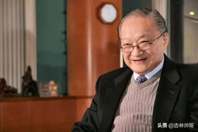 武侠小说推荐看古龙还是金庸？