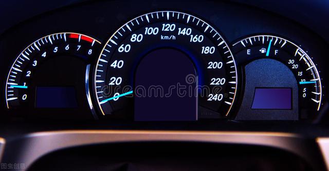 儀表盤上的速度是100公裡/小時，你知道真實的車速是多少嗎？