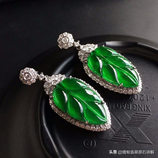 为什么翡翠摸起来有水,翡翠，到底是越透越好，还是越绿越好？