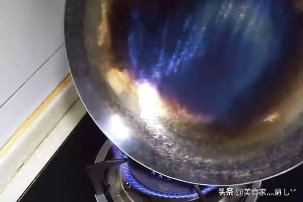 新买的锅第一次怎么处理,刚买的新锅该如何处理才不粘锅？