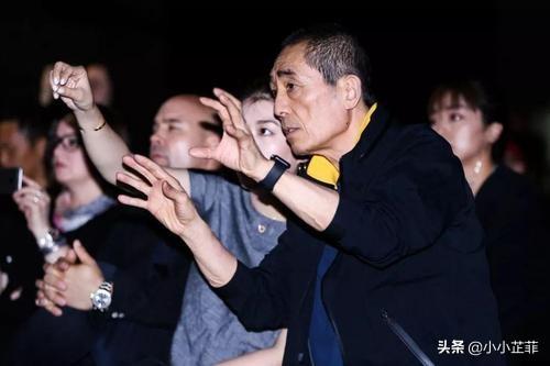 冯小刚的老婆是谁:冯小刚说放弃化疗，他妻子说钱再多有什么用、你觉得这话对吗？