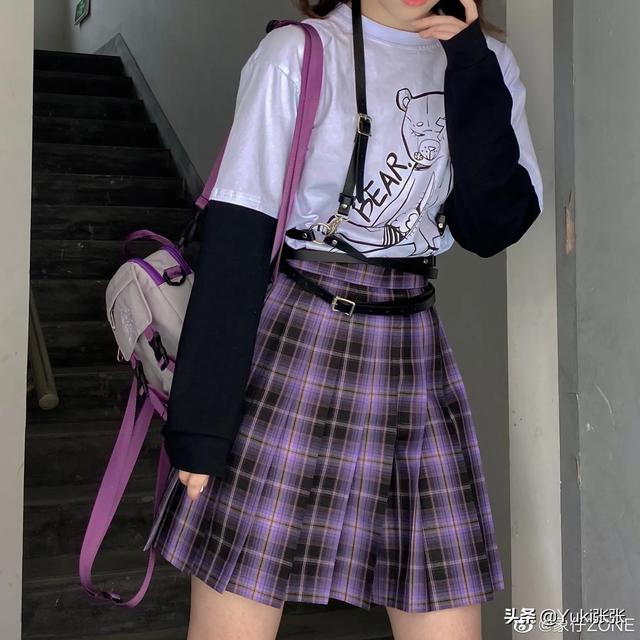 jk群穿什么袜子:萌新提问，关于jk制服的上衣可以随意搭配吗？有什么推荐？