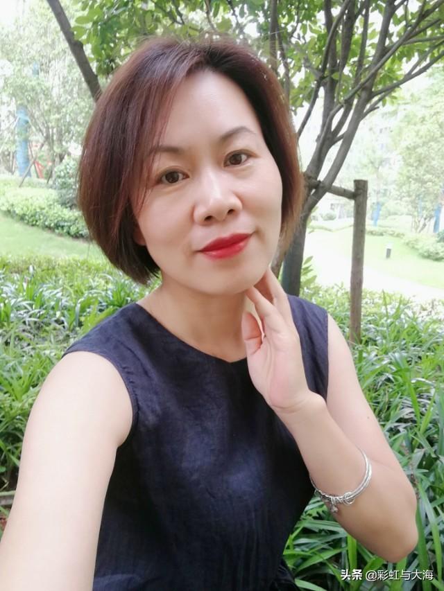 刘涛晒照脸部像换了一个人，四十岁的女人是什么样的大家能否晒一下照片