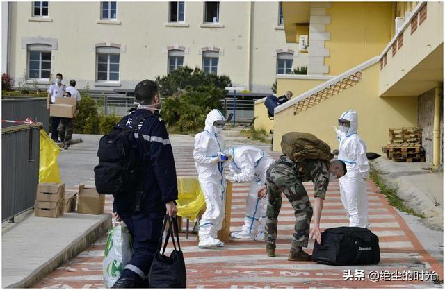 林燕妮遗照曝光:为啥美国等国感染疫情人那么多医院和医护人员等没有出现告急