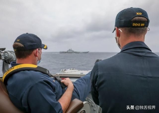 中国军舰回击挑衅美国，辽宁舰主动”出击“后，大批美舰现身南海，释放了什么信号？