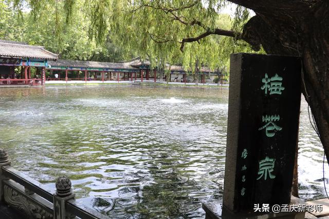 天体海滩图片:女友穿着比基尼不怕走光，穿着短裙却很害怕走光，这是什么心态
