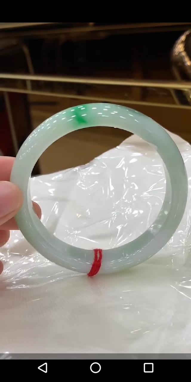 老凤祥5000左右玉手镯五千左右能买个什么品质的翡翠手镯