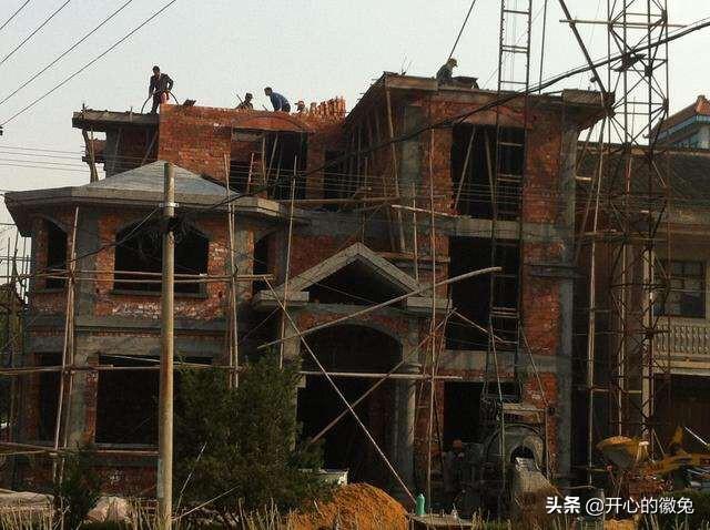 农村建房前后左右邻居风水,农村盖房子跟邻居一齐好吗？