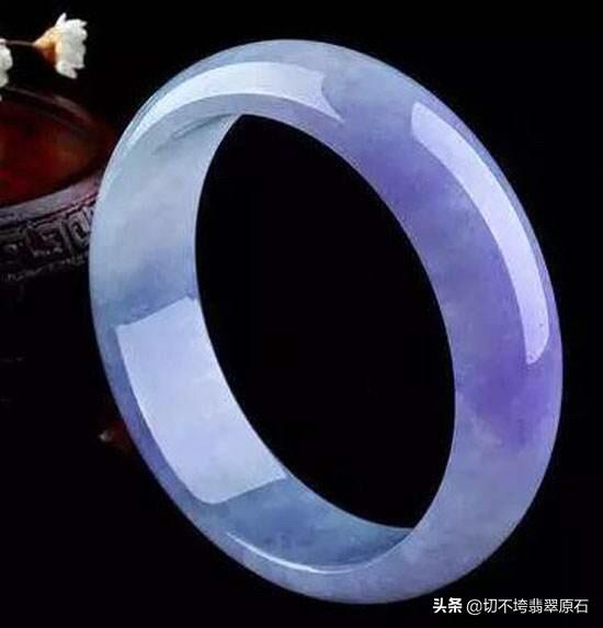 6000元春带彩手镯,春带彩的翡翠是什么档次？