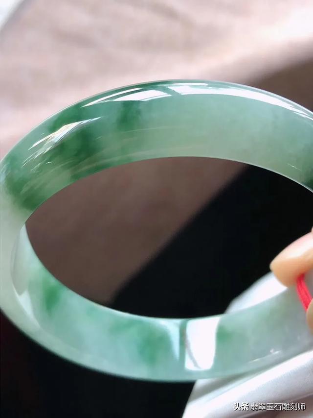 好翡翠手镯的图片,很稀罕翡翠镯子啊，谁能推荐一下哪家的好？