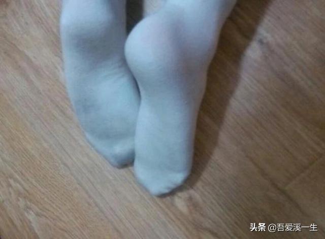 为什么感觉女生的白袜子能保持一直白