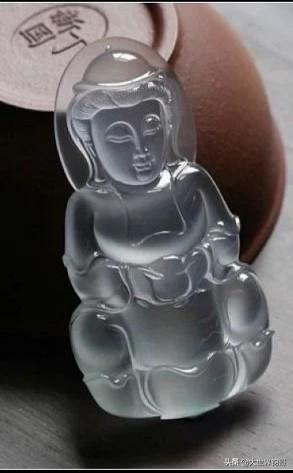 如何挑选翡翠,飘花翡翠很美，但如何挑选出最美的？