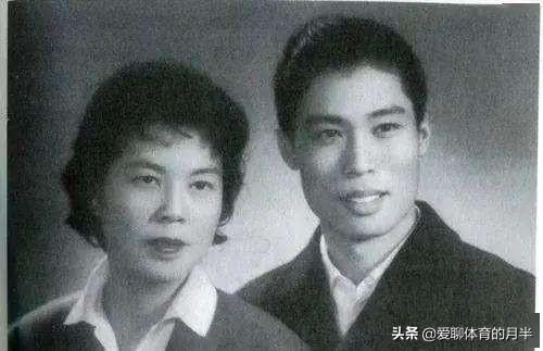 钟浠文:作为女篮首批国手，钟南山院士的妻子李少芬在女篮的水平如何？