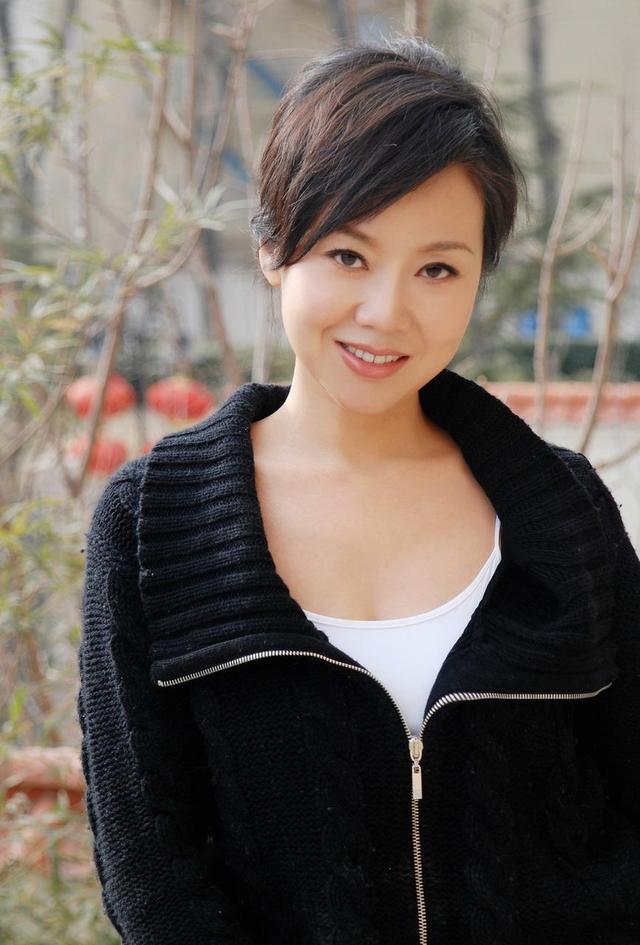 闫妮刮:为什么说其貌不扬、大器晚成的闫妮如今算是人生赢家
