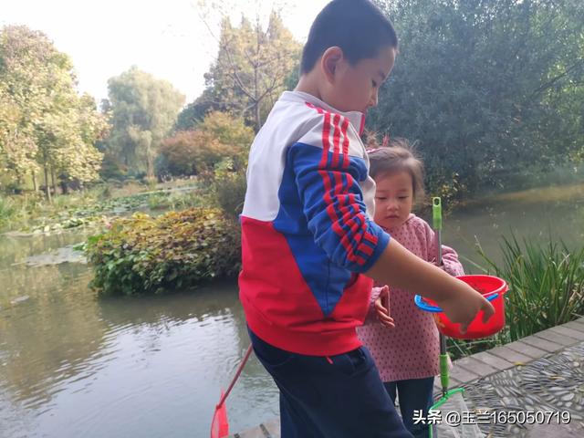 银川马拉松赛再次延期:在景区有陌生人请你帮忙拍照，你会答应还是拒绝？
