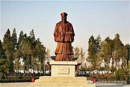 元好问诗词:“有心长作济南人”出自哪位诗人的哪首诗？
