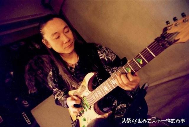 中国乐坛弹吉他排名（歌手）？