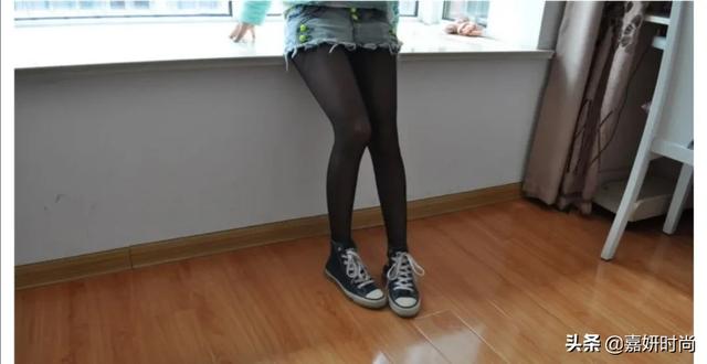 郑秀晶漫画腿:女生穿帆布鞋搭配丝袜好还是船袜好？