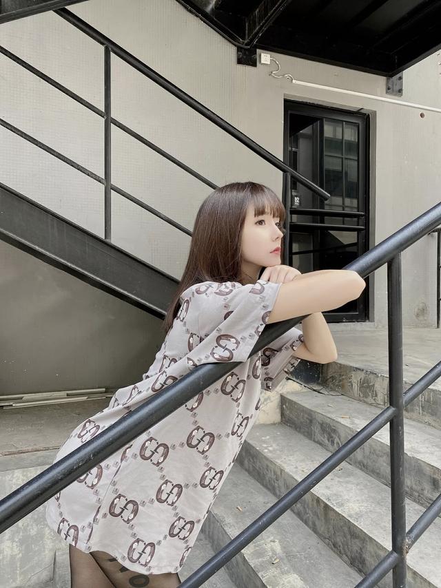 周米粒,95后,每天在发自己的照片,散发自己青春的魅