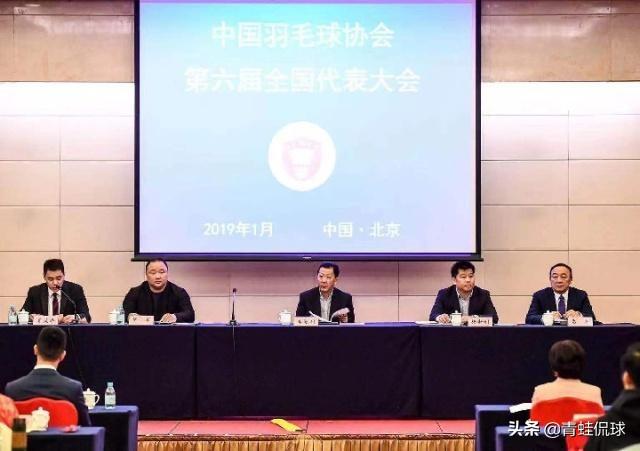 中国羽毛球协会主席是谁，他为中国羽毛球做出过哪些贡献？