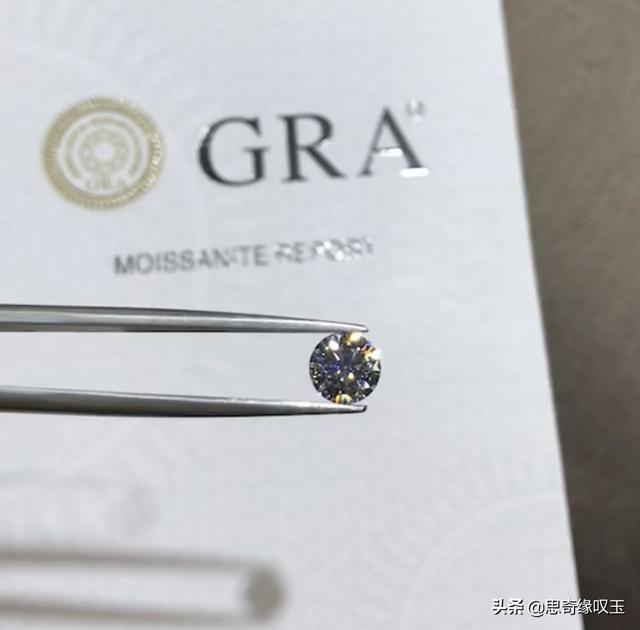 大家买钻石的时候一般选择什么成色的钻石？