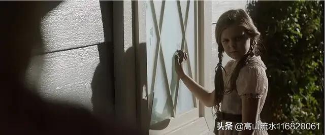 拍摄恐怖电影灵异事件:突发死亡！一位英国游客在泰国看恐怖片时被吓死，你怎么看？