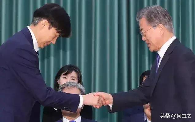 韩国世宗市的警察集体削发抗议,要求增加薪资。韩国人动辄就削发刮头,这是咋回事儿？