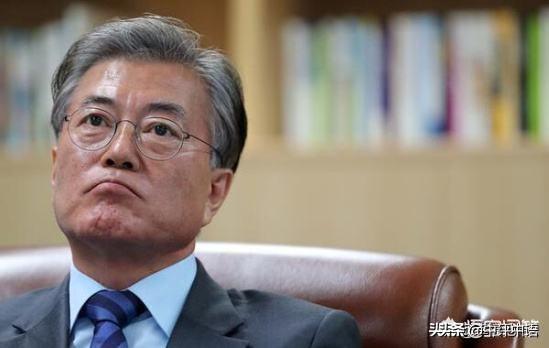 韩国总统文在寅的民意支持率已连续4周骤降至43%,与心腹曹国腐败案件有关系吗？