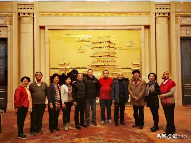 微信交友群聊天图:微信怎么打开群视频聊天，微信群视频聊天开启方法流程？