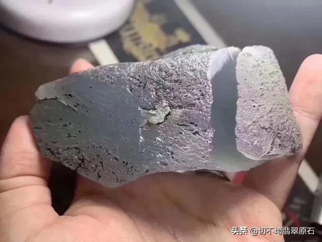 翡翠原石入门级知识大全,高手是怎样入手的翡翠原石呢？