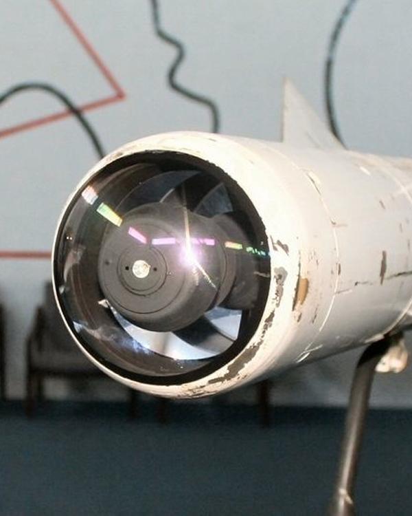 空空指:请问地空导弹，空地导弹，空空导弹有什么区别吗？可兼容使用吗？