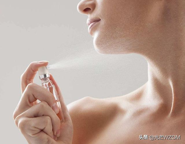 请问有什么适合20岁女生的香水？
