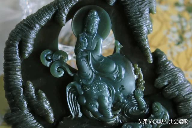 和田墨玉图片,这是什么玉？和田玉墨玉吗？