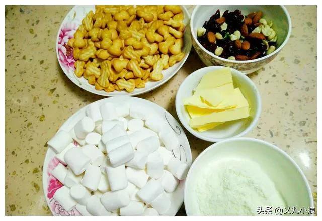 风靡<a href=https://maguai.com/list/256-0-0.html target=_blank class=infotextkey>朋友圈</a>的网红雪花酥:现在的网红食品又冒出哪些了？感觉都赶不上潮流了？