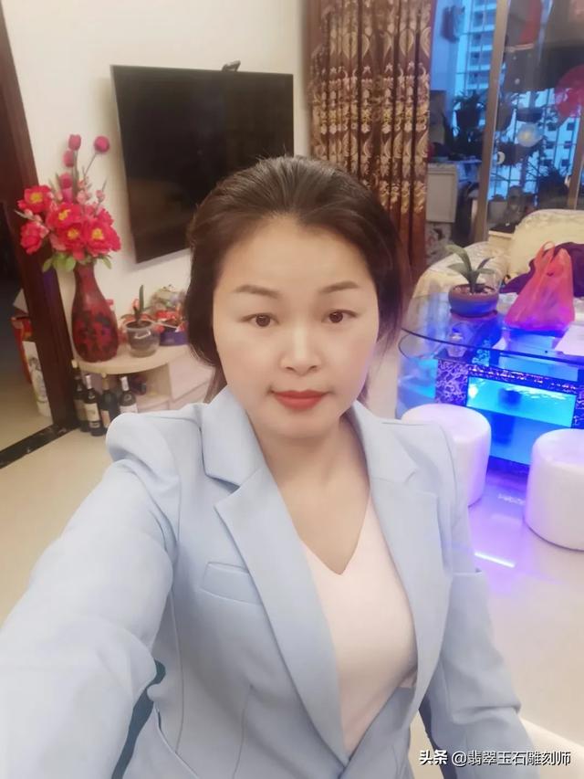 翡翠手镯有棉絮图片,请问这只翡翠手镯价值几何？