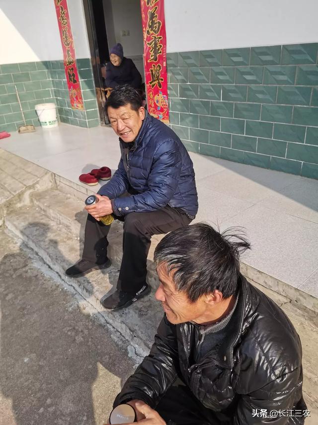 在农村的家庭里，对于有钱就有话语权的兄弟姐妹们怎么看？
