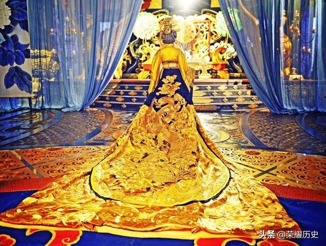 中国皇帝:中国皇帝从什么时候开始改称“皇上”，不再叫“陛下”？