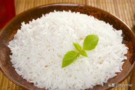 米饭夹生怎么办:米饭蒸不熟夹生跟米有关系吗？