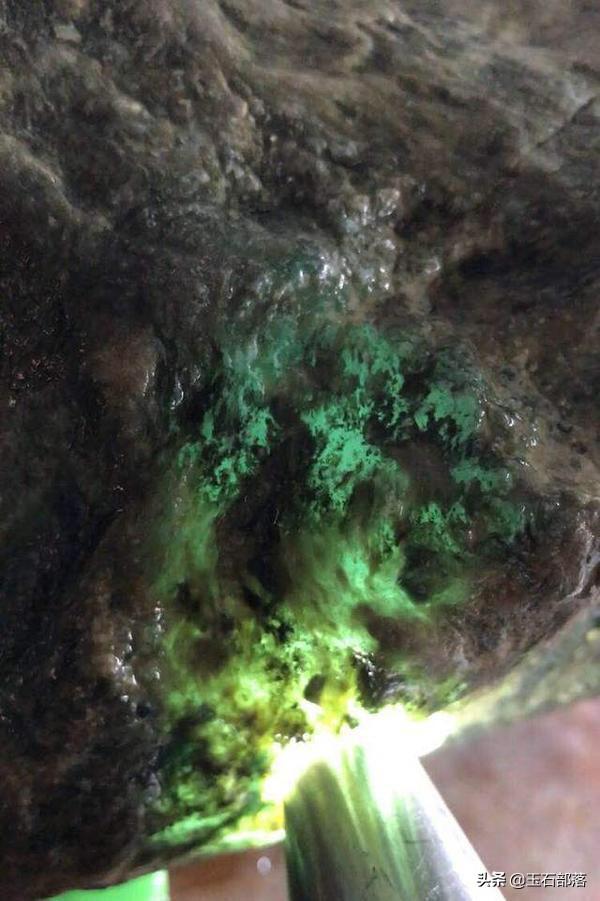 买了翡翠怎么卖,有大块的翡翠原石该如何出售？