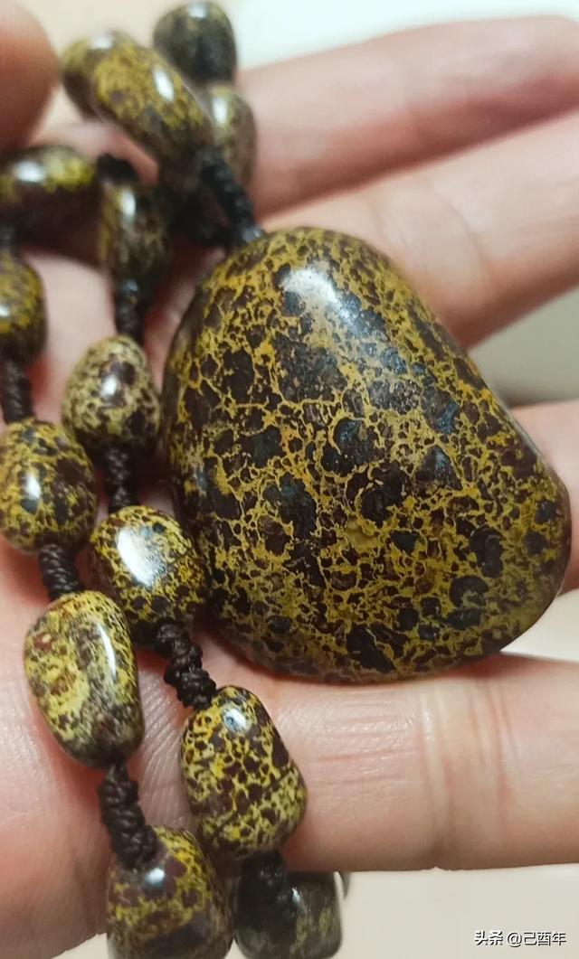 产自新疆哈密伊吾戈壁上的"天宝石","伊吾伊丁陨石"是不是真的陨石?